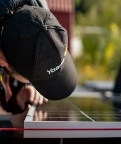 DTEK's brand YASNO installs solar panels and batteries
