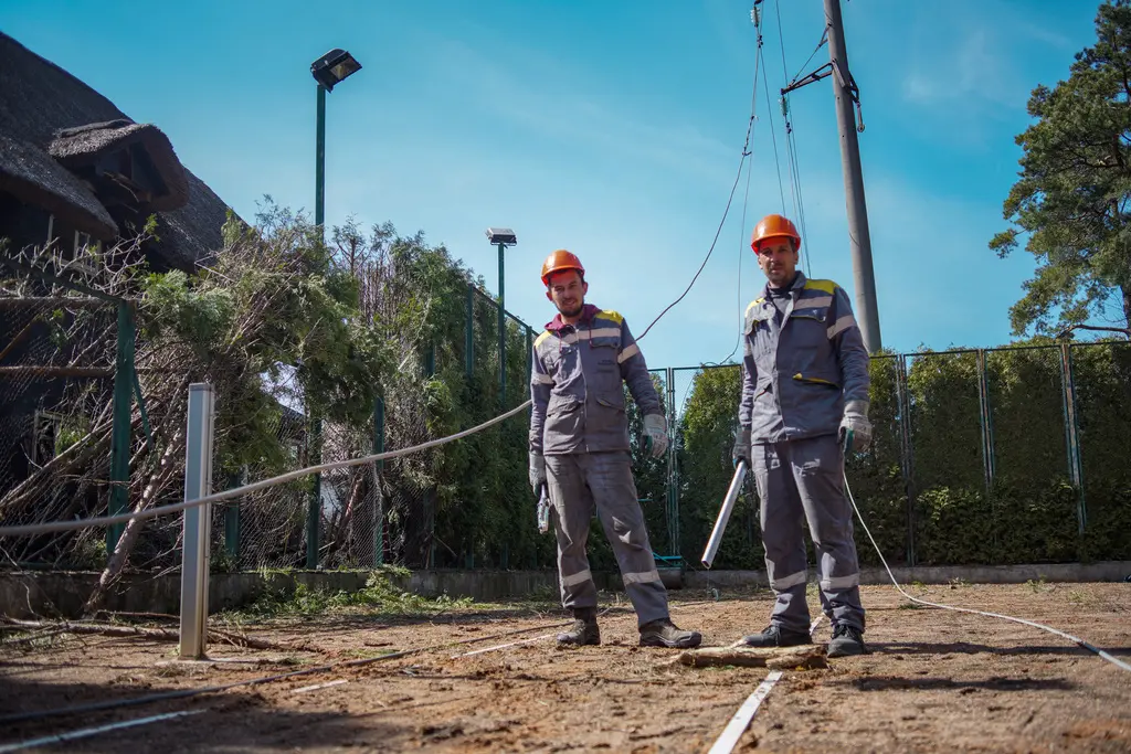 Repairing grids, DTEK crew