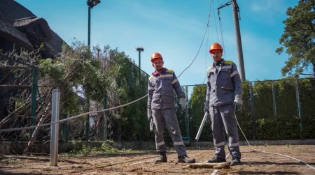 Image library / Repairing grids, DTEK crew