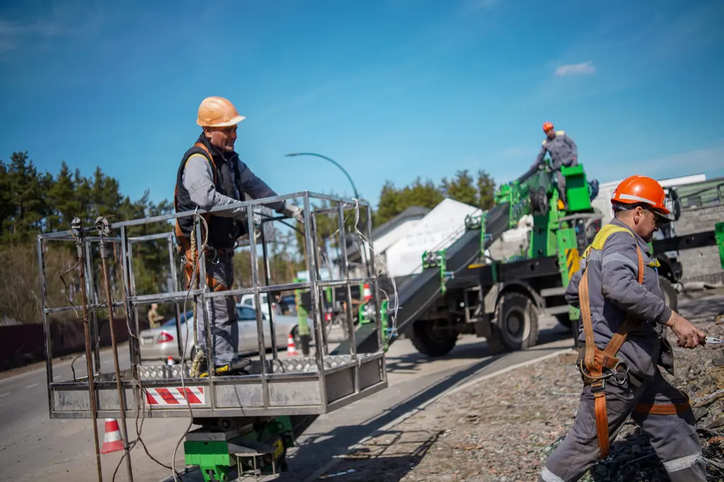 Repairing grids, DTEK crew
