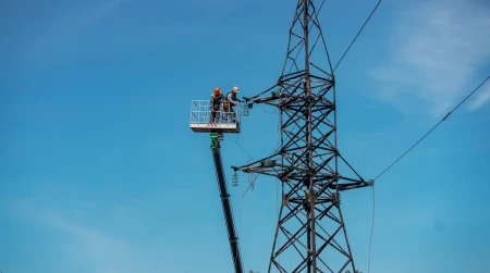 Image library / Repairing grids, DTEK crew