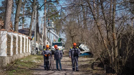 Image library / DTEK Grids, repairing grids, worker
