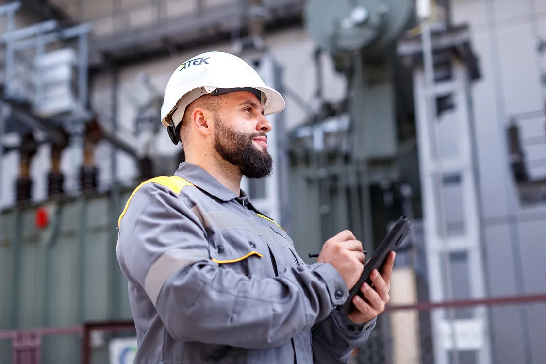 DTEK Grids’ emergency crews, restoring electricity