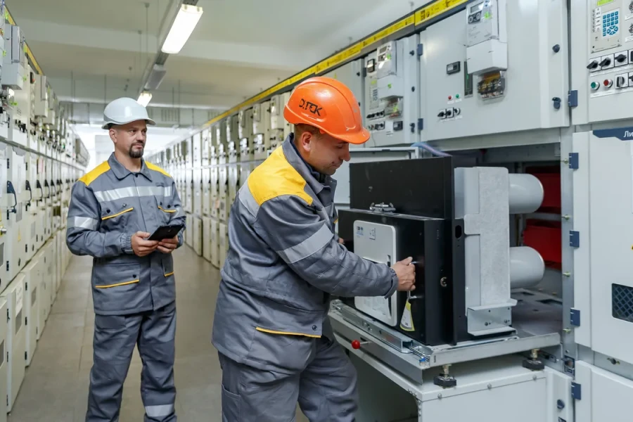 DTEK Grids’ emergency crews, restoring electricity