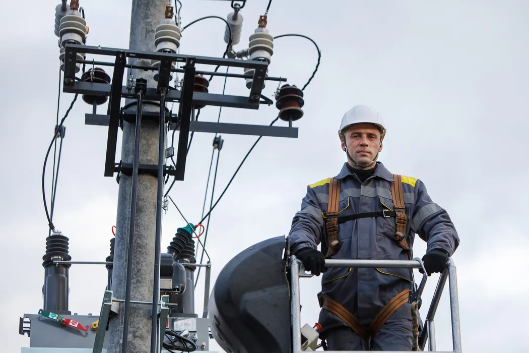 DTEK Grids’ emergency crews, restoring electricity