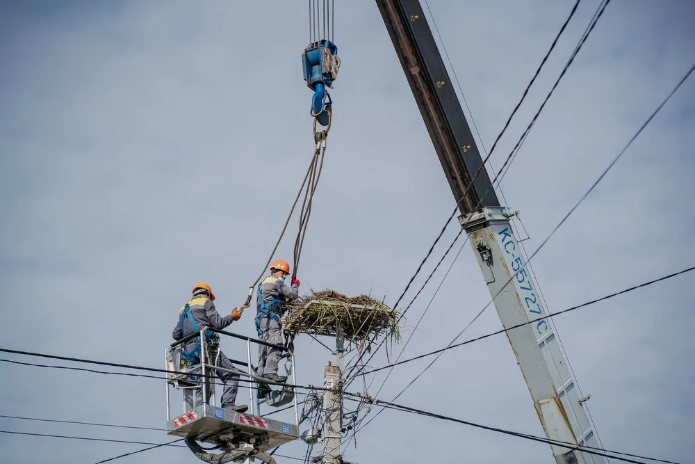 DTEK Grids’ emergency crews, restoring electricity