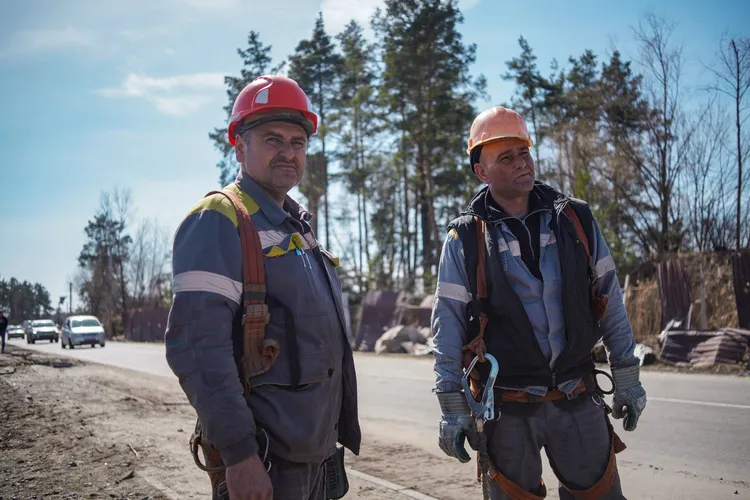 DTEK Grids’ emergency crews, restoring electricity