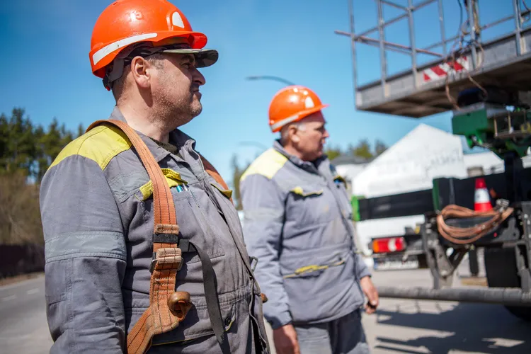 DTEK Grids, repairing, worker – Photo 1