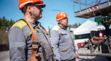 Image library / DTEK Grids, repairing, worker – Photo 1