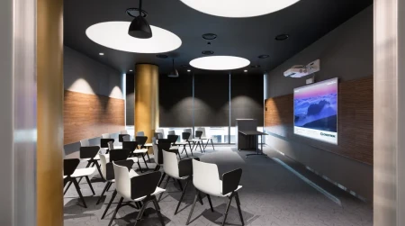 Image library / Academy DTEK, office