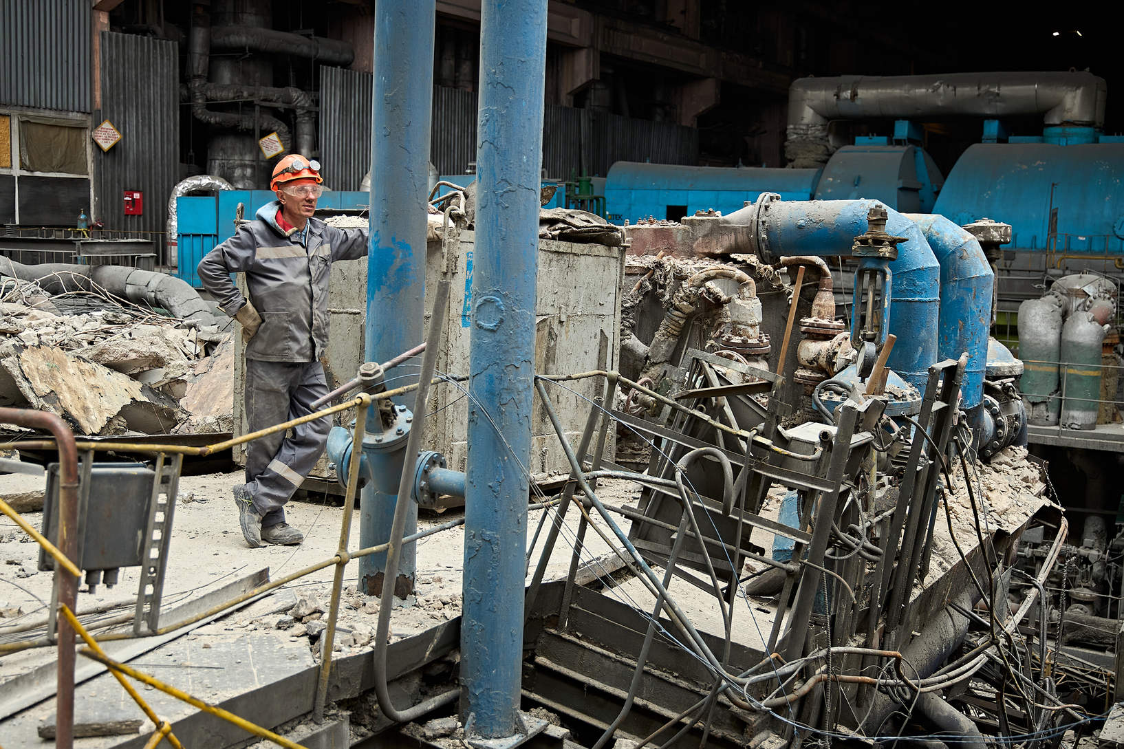 Engineers of DTEK's thermal power plant clear debris and eliminate the consequences of russian massive attacks