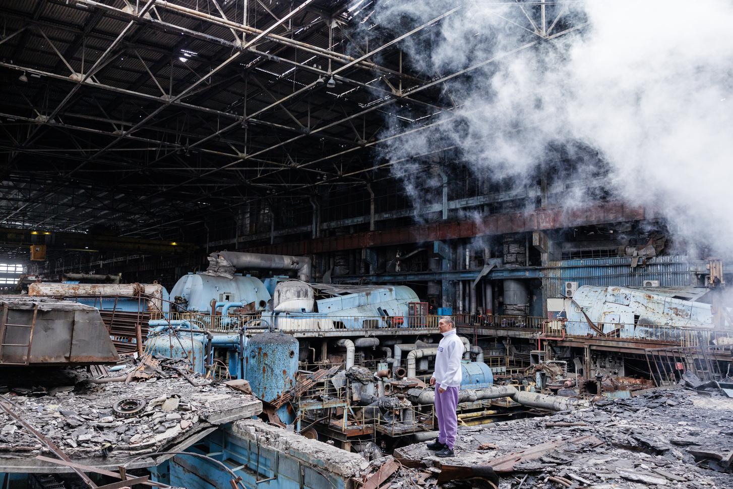 Usyk trains at a damaged DTEK power plant
