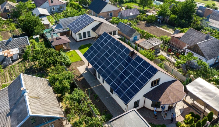 2,582 new home solar power systems were connected to DTEK Grids at year-end 2020