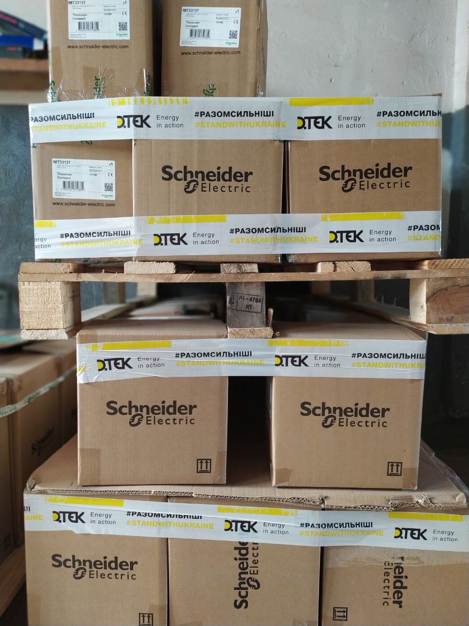 Schneider Electric in collaboration with DTEK donates the second batch of equipment to restore essential energy supplies in eastern Ukraine