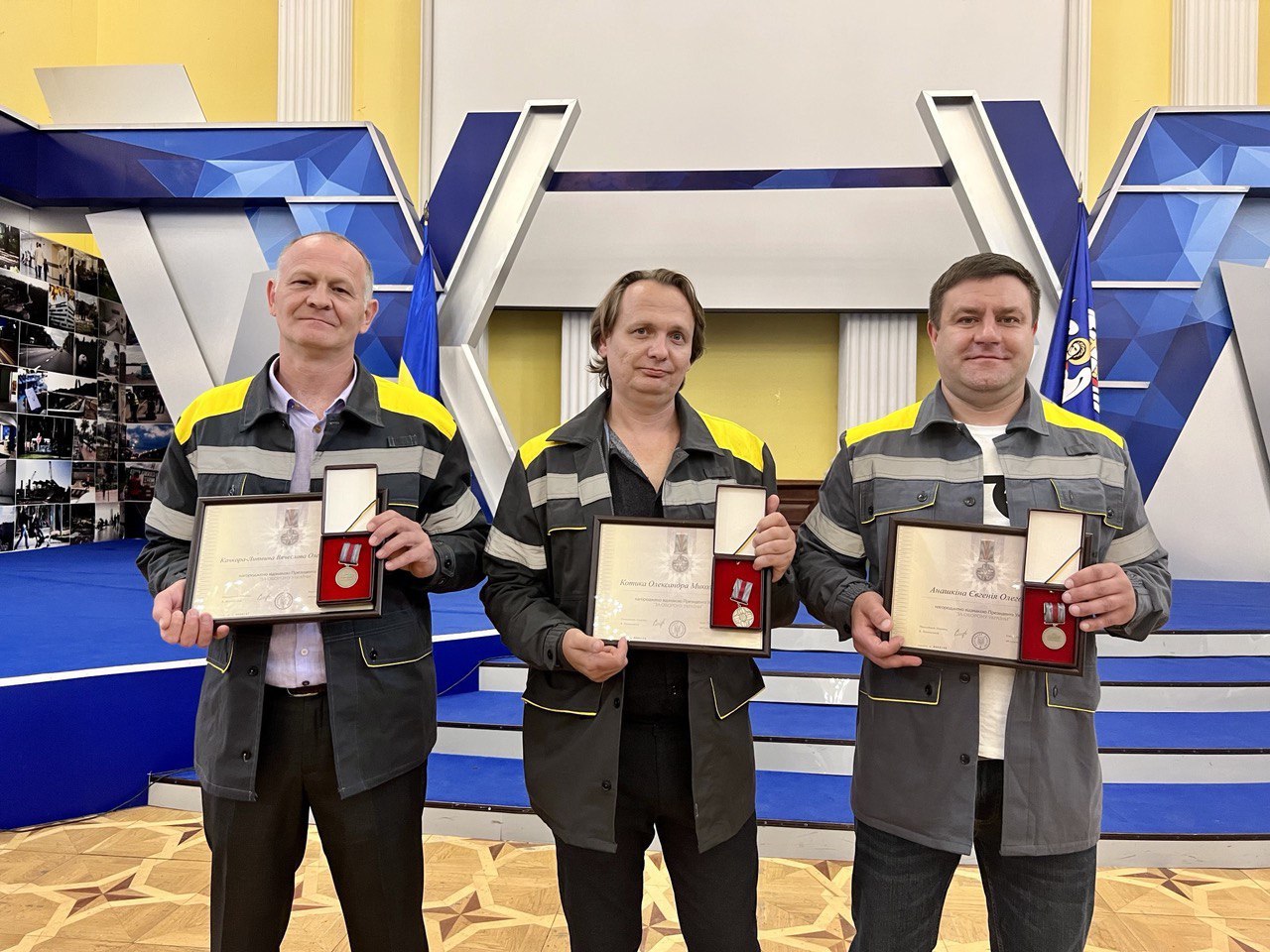 Kyiv Mayor presents DTEK Kyiv Grids power engineers with Presidential Awards for Defense of Ukraine