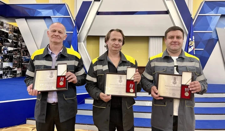 Kyiv Mayor presents DTEK Kyiv Grids power engineers with Presidential Awards for Defense of Ukraine