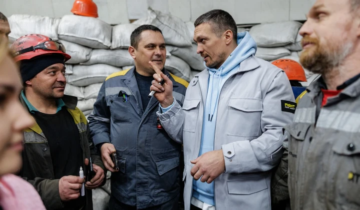 <strong>The Washington Post:</strong> Oleksandr Usyk lifts spirits at Ukrainian power plant amid fragile ceasefire