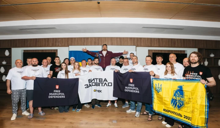 Ukraine’s Usyk backs energy recovery, meets workers in Cairo before May 23 fight