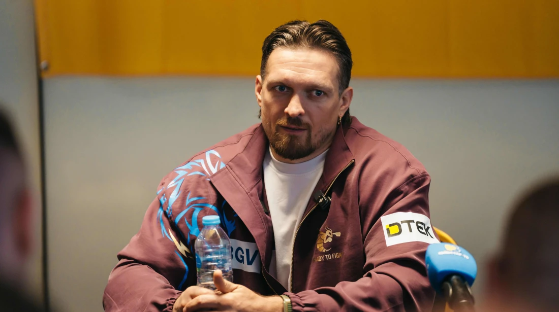 Ukraine’s Usyk backs energy recovery, meets workers in Cairo before May 23 fight