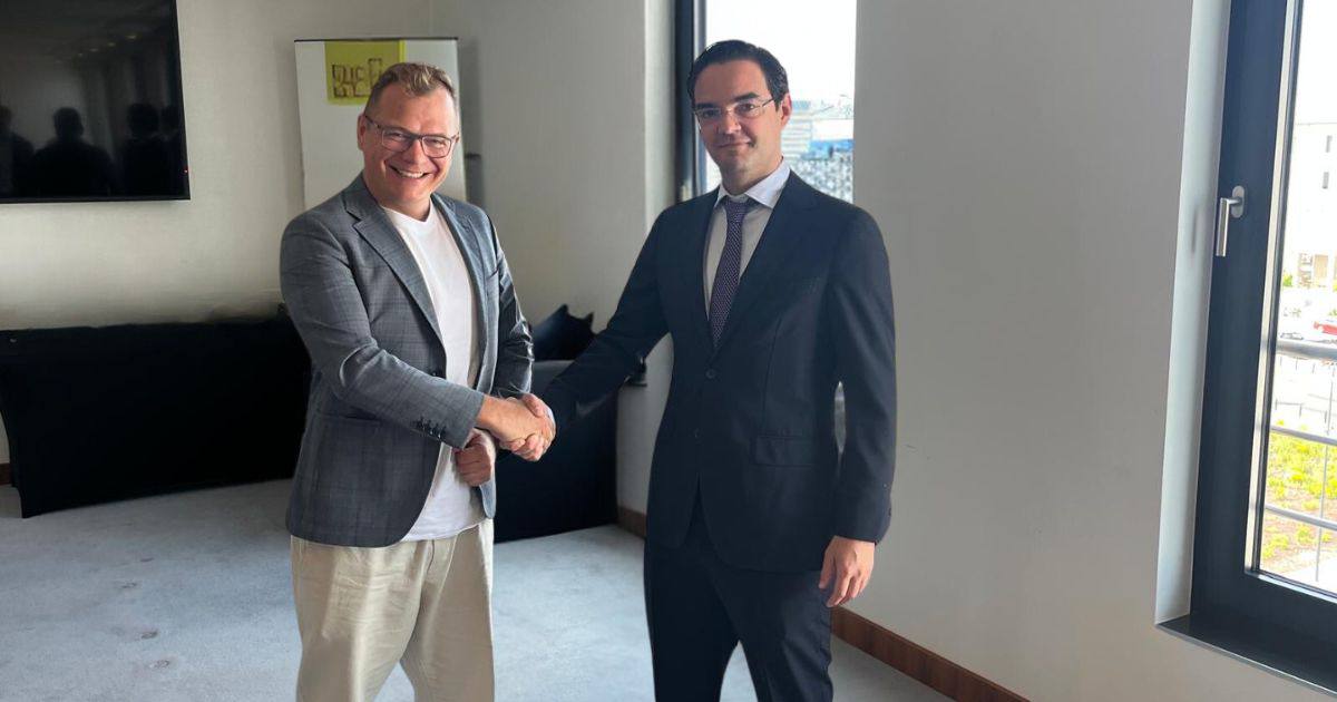 DRI, DTEK Renewables International, handshake