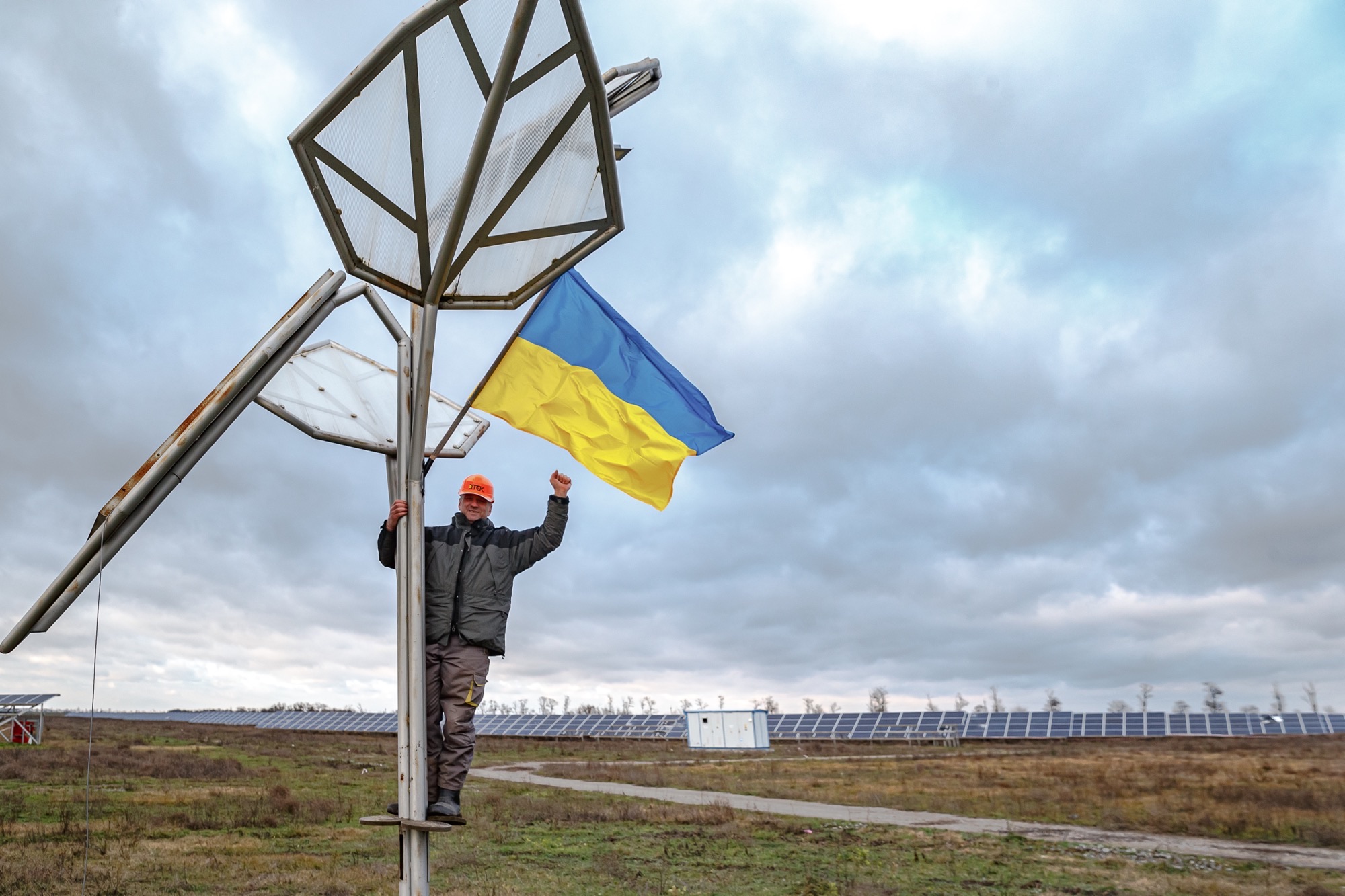 ДТЕК, сонячна станція, війна, відновлення, співробітники ДТЕК, СЕС, зелена енергія