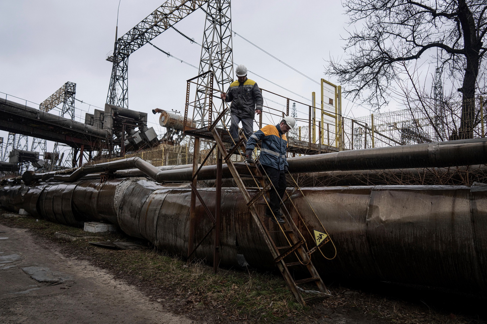 We carried this station in our arms like a child – DTEK`s power plant workers for Associated Press. Picture 2