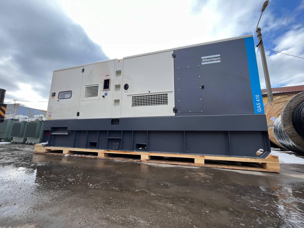 DTEK delivered generators to Odesa to power up the city’s critical infrastructure. Picture 2