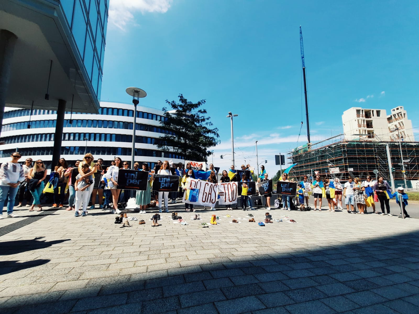 Protestors target Uniper because of cooperation with Russia. Picture 1