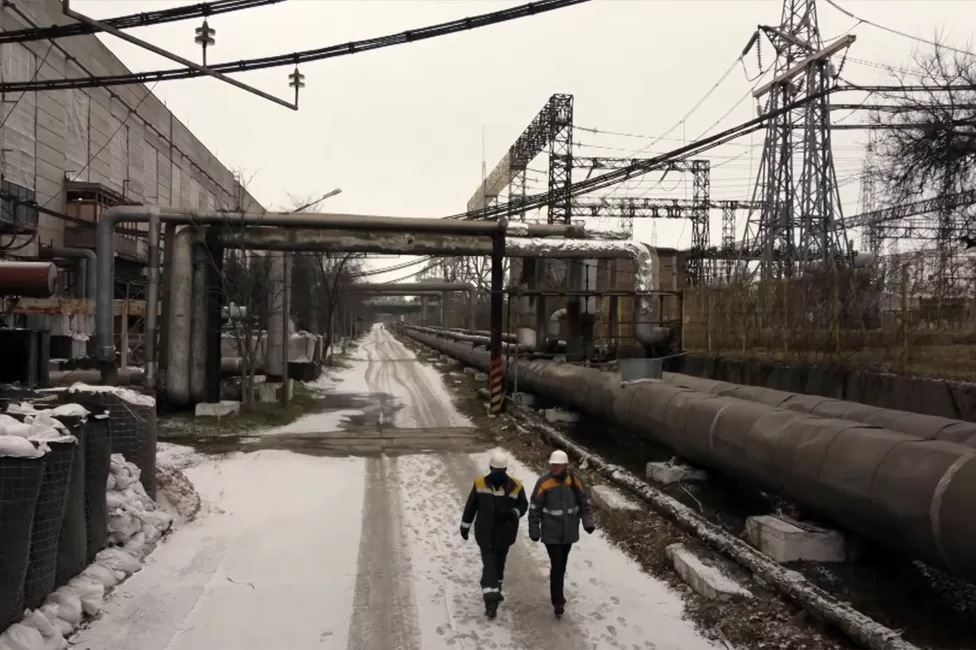 On the front line with DTEK`s engineers working to fix stricken power grid – BBC News. Picture 2