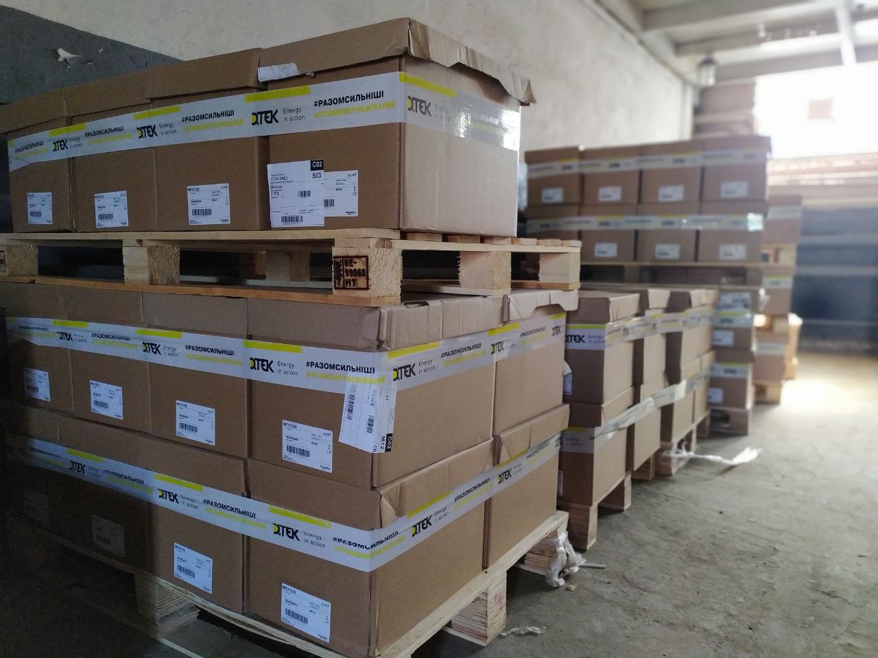 Schneider Electric in collaboration with DTEK donates the second batch of equipment to restore essential energy supplies in eastern Ukraine