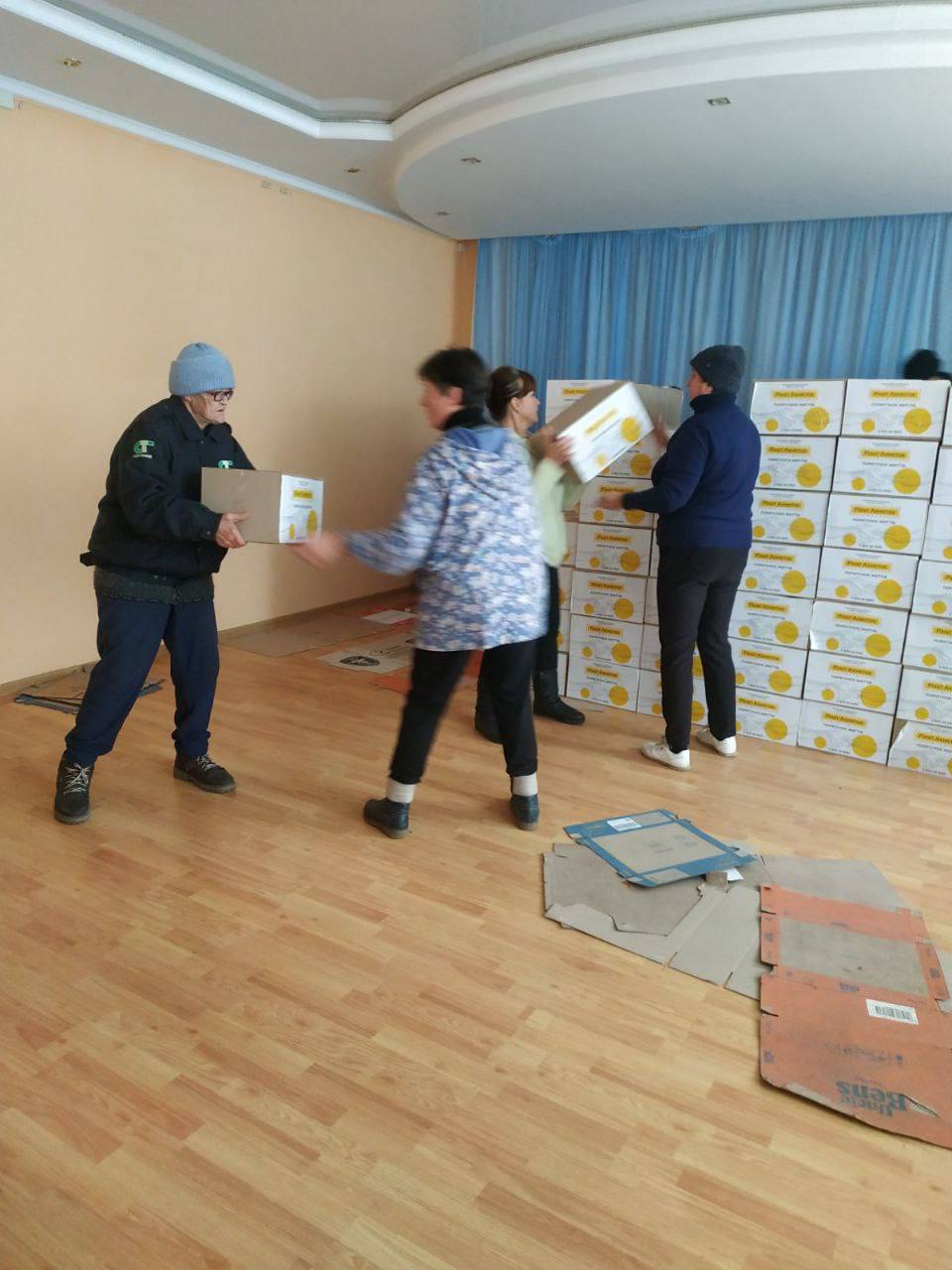 ДТЕК ВДЕ та Фонд Ріната Ахметова надали 3600 продуктових наборів Великоолександрівській громаді. Зображення 1