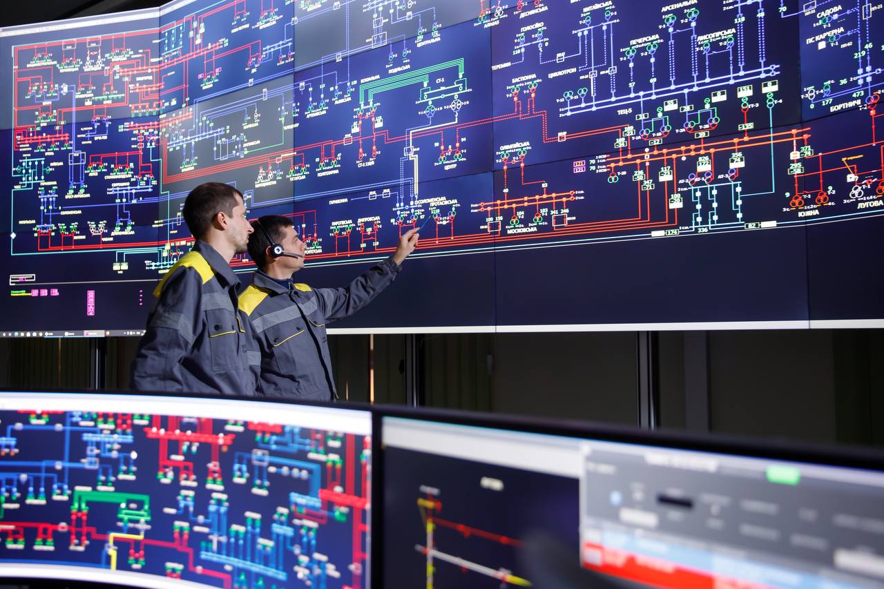 DTEK, smart grid, electricity network, worker